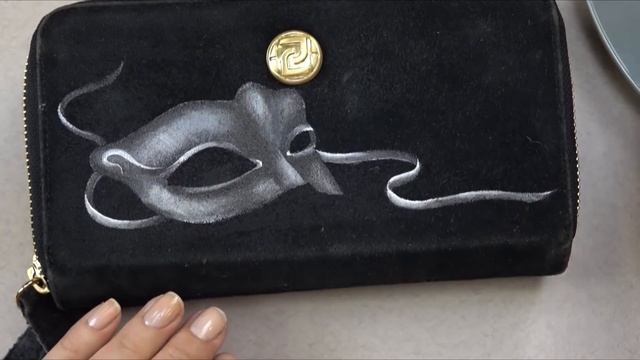 Реставрация старого клатча ? Мастер-класс Натальи Удовиной. Роспись по замше. смотреть онлайн