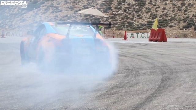 14 years old kid drifts a Nissan 350z in a drift competition!