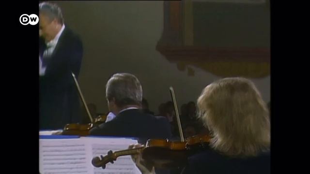 Mozart: Eine kleine Nachtmusik | Sir Colin Davis & Members of the Bavarian Radio Symphony Orchestra смотреть онлайн