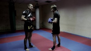 Нокаутирующий боковой от колена в тайском боксе и о Тесаке,