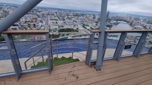 Бассейн на крыше небоскрёба Высоцкий в Екатеринбурге. 12 июня 2022г.