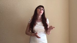 Как стать переводчиком? Личный опыт Елены Антипиной. Видео от языковой студии Hello