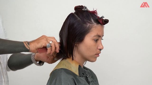 Текстурная треугольная градуировка с удлиненной челкой смотреть онлайн