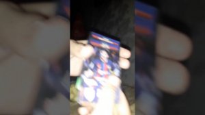 Открываю кукурузные палочки с футбольными картами