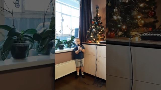 Саша Митасов 3,5 года - Сам Дедушка Мороз смотреть онлайн