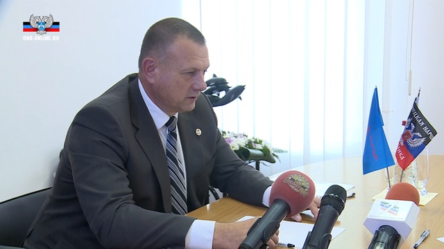 Денис Пушилин обсудил с и.о. главы администрации Харцызска существующие в городе проблемные вопросы