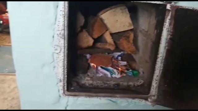 Едем в Боготол. Мама подбеливает печку и жарит мойву. смотреть онлайн