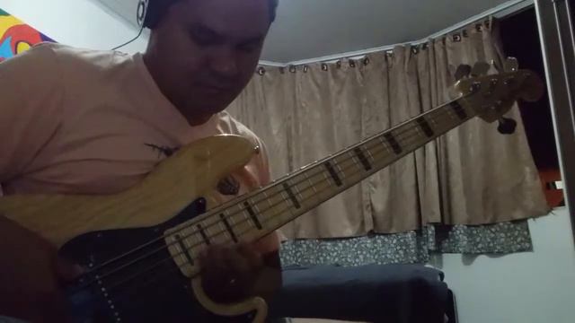 Fender American Deluxe jazz bass 5 cordas смотреть онлайн