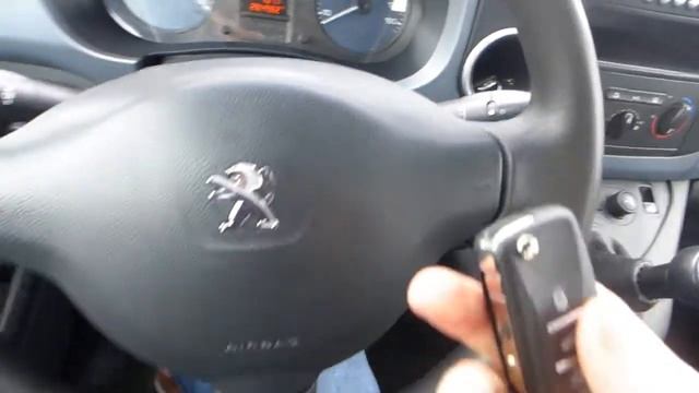 Пежо Партнер сделали дубликат чип ключа зажигания. Peugeot Partner key programming. Ремонт замка. смотреть онлайн