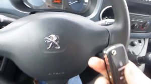 Пежо Партнер сделали дубликат чип ключа зажигания. Peugeot Partner key programming. Ремонт замка.