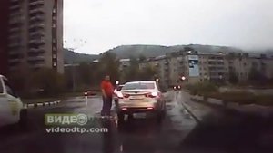 Молния ударила в машину