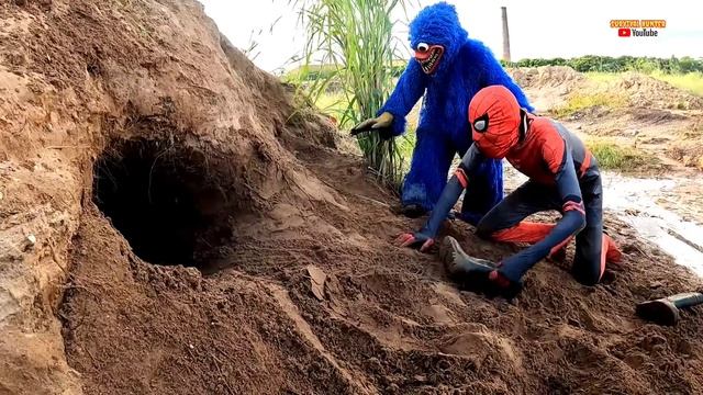 Spider Man VS Carnivorous Monster and Giant Python 200kg To Save Man Was Attacked | Survival Hunter смотреть онлайн