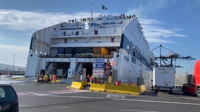 Fähre ⛴ Livorno Olbia Sardinien entladen Ausfahrt смотреть онлайн