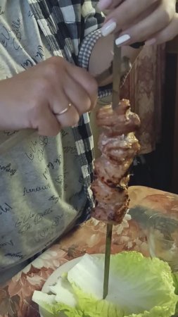 Лайфхак, как легко снять шашлык с шампура. 5 секунд и всё готово!