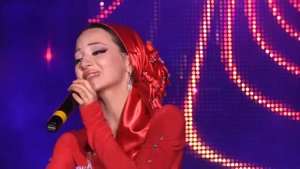Чеченка в слезах поет песню про отца Эльбика Джамалдинова Отец