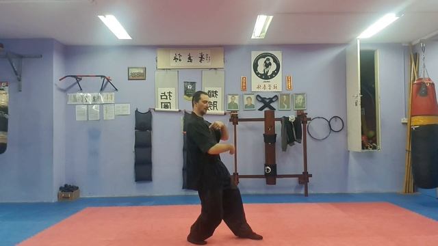 Lowering the center of gravity - filling the dan tian  перевод на русский 