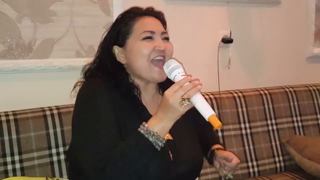 "Любовь похожая на сон" &Караоке& День рождения Гулвиры смотреть онлайн