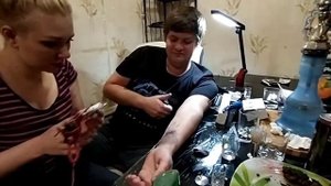 Набиваю крутую татуировку, все в восторге!