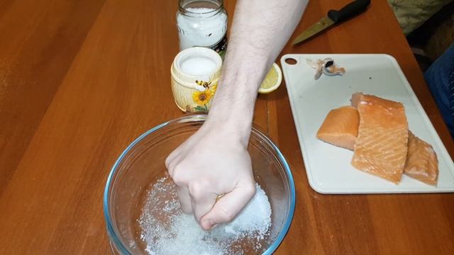 как засолить красную рыбу(сёмга,горбуша,кета,форель). у меня в гостях сёмга:) смотреть онлайн