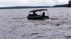 Гусеничный болотоход Хома. Первый заплыв.