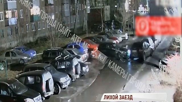 В Рыбинске лихач протаранил несколько машин на парковке смотреть онлайн