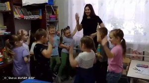 Логоритмика  "Одной рукой она махала".