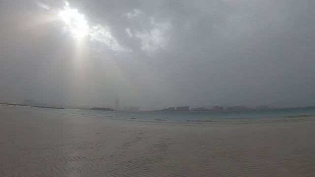 Солнышко на сикрет пляже рядом с пальмой в дубае! смотреть онлайн