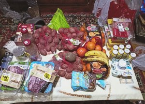 нашол на мусорке много еды