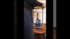 Настольный пресс  из домкрата своими руками