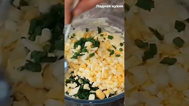 Ленивые пирожки с луком и яйцом или оладьи с начинкой! Вкусный завтрак за 10 минут!!!