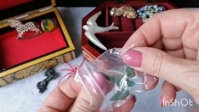 90. Распаковка очередных посылок с винтажной бижутерией. Советские эмали и одна американка.