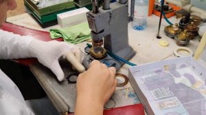 Установка стекла часов - Завод Луч