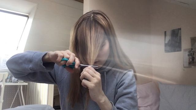 ОТРЕЗАЛА себе ВОЛОСЫ ?? на карантине скучно смотреть онлайн