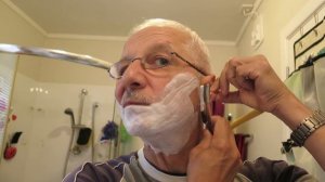 Бритьё опасной бритвой Geo. Wostenholm & son's I-XL straight razor shaving