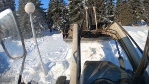 Ледяные кучи.грузим камазы.Погрузчик-экскаватор TEREX TLB-815.