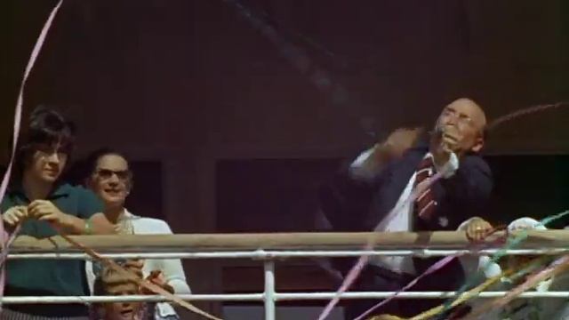 GIRT BY SEA TRAILER смотреть онлайн