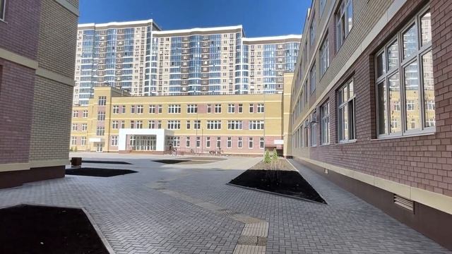 Школа вблизи ул. Командорской, ход строительства, май-2022 смотреть онлайн