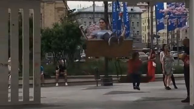 Триумфальная площадь триумфально быстро завоевала популярность горожан