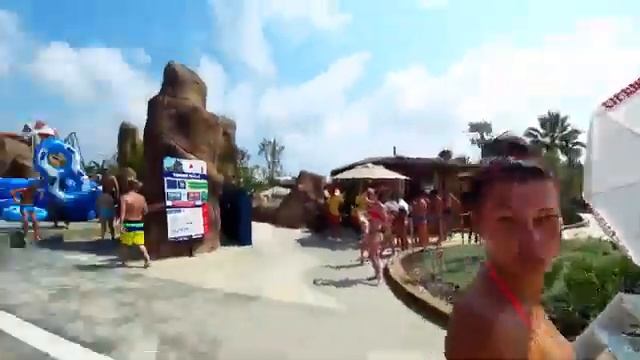 ПОРВАЛ ТРУСЫ НА АМЕРИКАНСКИХ ГОРКАХ! Огромный аквапарк! смотреть онлайн