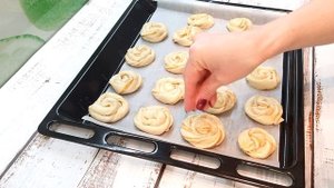 Завитушки из слоеного теста. Всегда выручат, когда нужно испечь что-то быстренько к чаю.