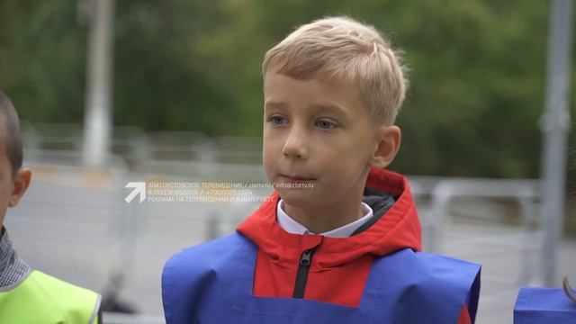 Переходить только по пешеходному переходу и на зеленый сигнал светофора смотреть онлайн