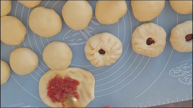 Беляши или татарские перемячи с мясом.??