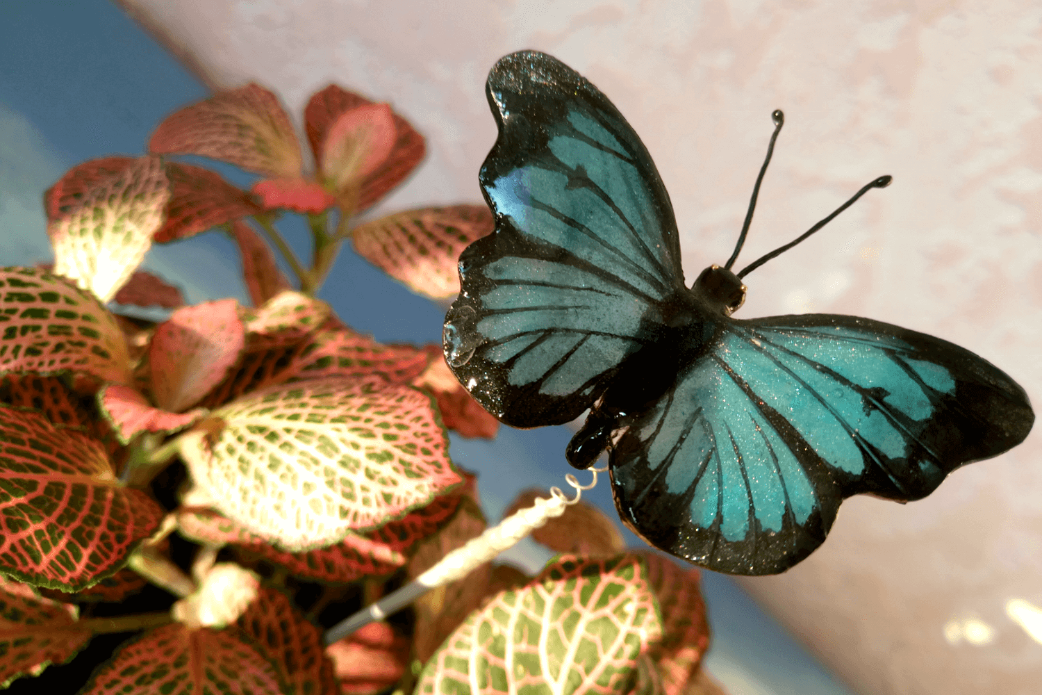 Бабочка из эпоксидной смолы. Декор для цветочных горшков