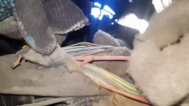 VOLVO FH 13 отказ уровня пола + горит АКБ лампа на щитке приборов смотреть онлайн