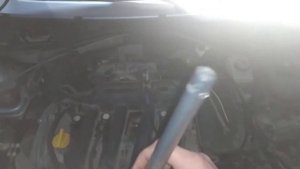 Как достать колпачек свечи из колодца(лайфхак)