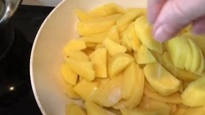 Жареная картошка по домашнему. Жареный картофель на сливочном масле. Готовить легко.