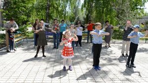 4 этап фестиваля .Флешмоб "У друзей нет выходных"