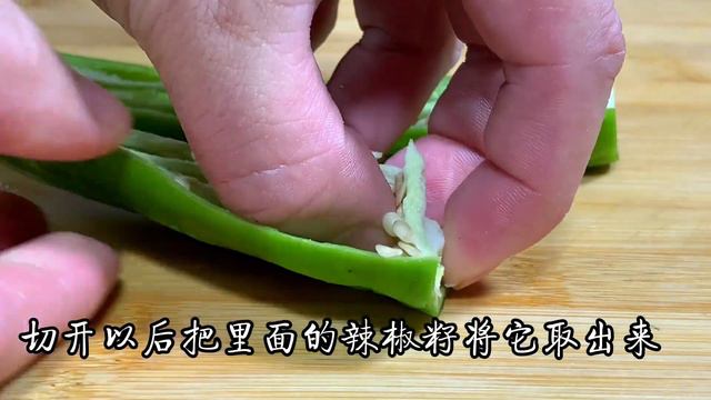 孜然乾鍋花菜好吃有訣竅，教你一招，味道很贊，下酒下飯都不錯【阿朝哥美食 】#孜然乾鍋花菜煮法 #花菜食譜 #cauliflowerrecipes