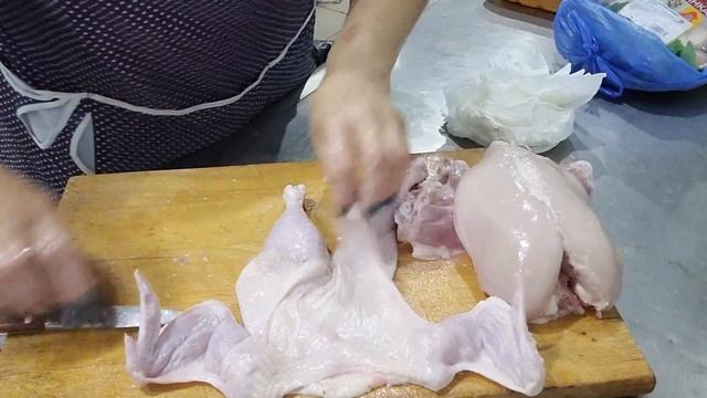 КУРИЦА ФАРШИРОВАННАЯ БЛИНАМИ! Мы называем ее курочка Лапуль. Удивит всех гостей! смотреть онлайн