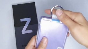 Распаковка и описание Samsung Galaxy Z Flip 3